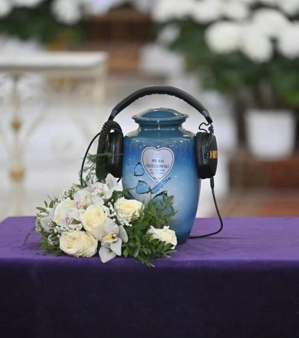 Tak wyglądał pogrzeb DJ Hazela. Symboliczny gest przy urnie poruszył całą Polskę! 