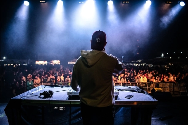 Tłumy fanów bawiły się na XIV Festiwalu Flaków. Na scenie Zenon Martyniuk z zespołem Akcent, Solaris oraz Topky - fotorelacja