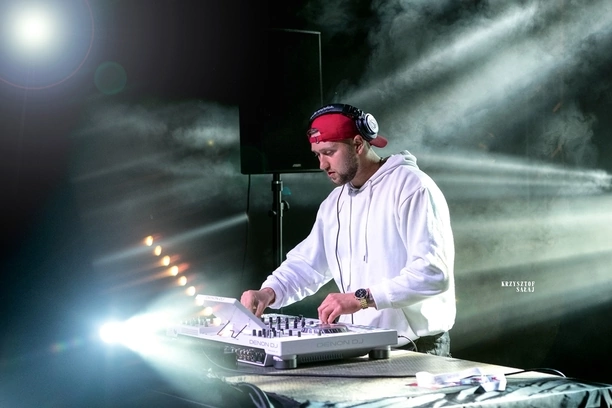 Tłumy fanów bawiły się na XIV Festiwalu Flaków. Na scenie Zenon Martyniuk z zespołem Akcent, Solaris oraz Topky - fotorelacja