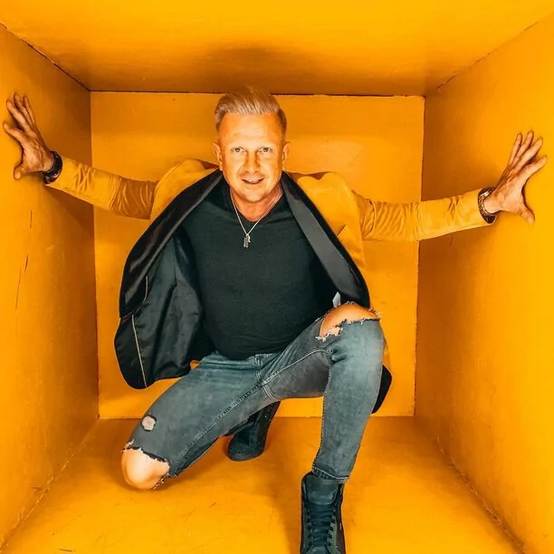 To najlepiej ubrany artysta disco polo? Znany gwiazdor zachwyca wyjątkową stylizacją!