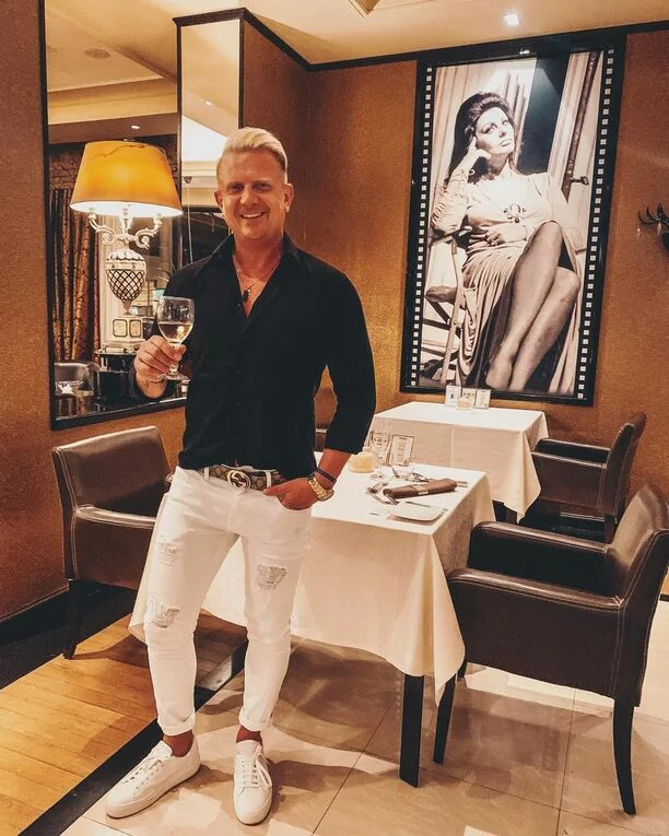 To najlepiej ubrany artysta disco polo? Znany gwiazdor zachwyca wyjątkową stylizacją!