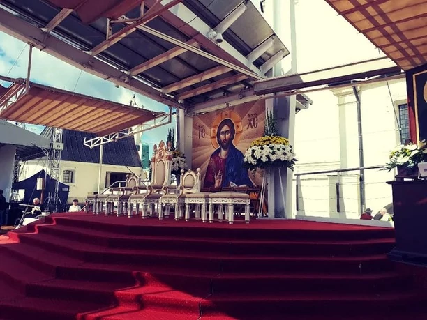 Sławomir Świerzyński - Bayer Full zagrał koncert dla Rodziny Radia Maryja! Tadeusz Rydzyk wychwala zespół disco polo!