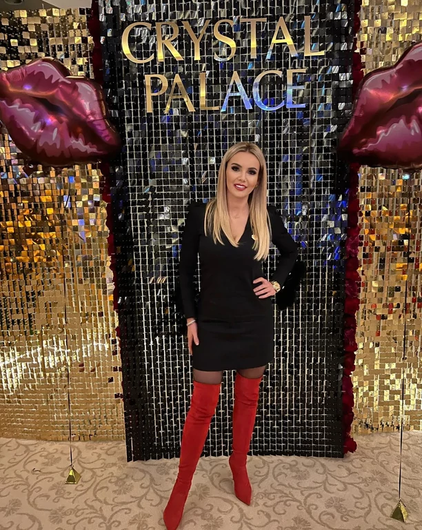 Monika Chwajoł robi furorę doskonałą figurą ”Boska jesteś”! Gwiazda disco polo odsłoniła piękne ciało! 
