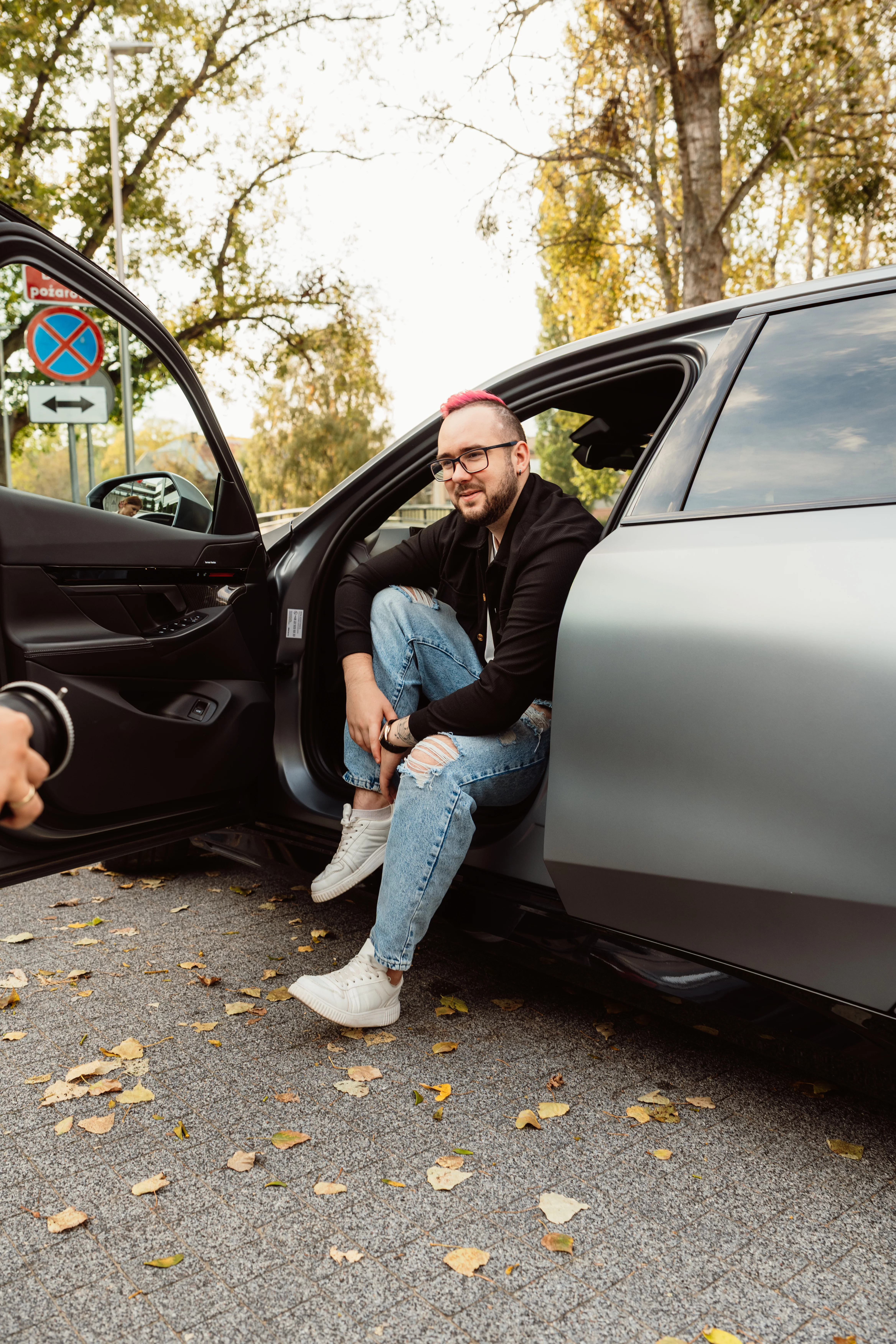 Nowa piosenka Bartii „Disco Polo” z teledyskiem o młodości bez telefonów. Zdjęcia powstały na Podlasiu
