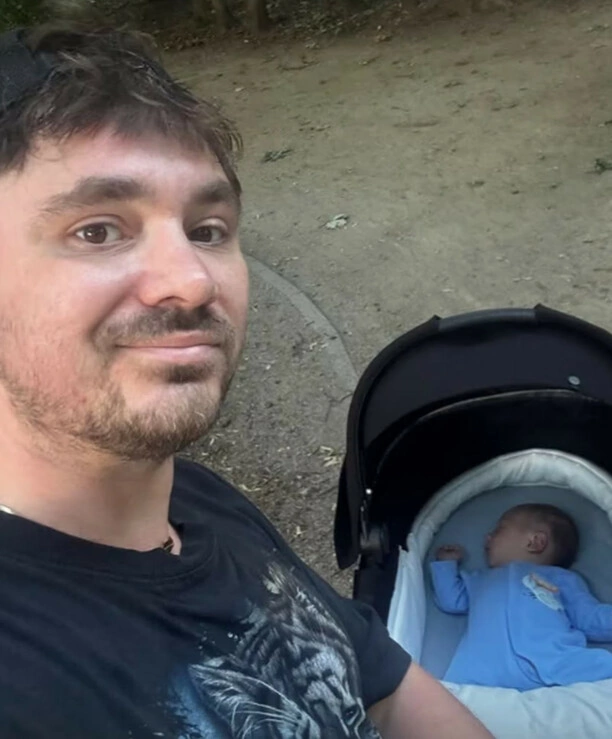 Daniel Martyniuk pokazuje pierwsze chwile z noworodkiem. Rodzinne zdjęcia wzruszyły internautów

