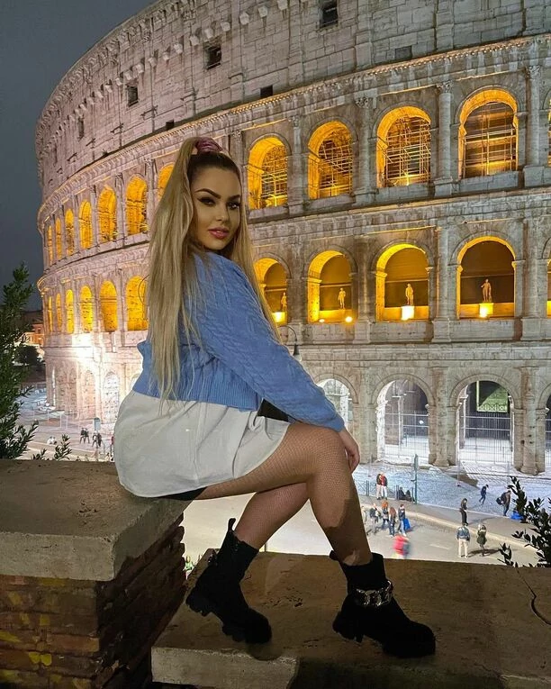 Paula Karpowicz z duetu Topky zachwycała swoim ciałem w Rzymie! Widok zapiera dech w piersiach! 