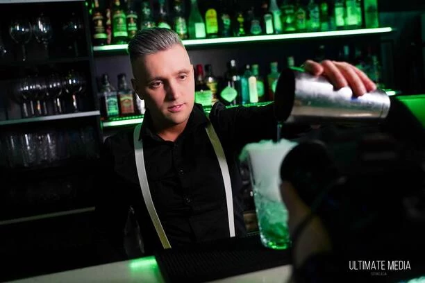 Kosmiczna dziewczyna i galaktyczne ujęcia – tak zapowiada się nowość od zespołu Letni  i Joker.