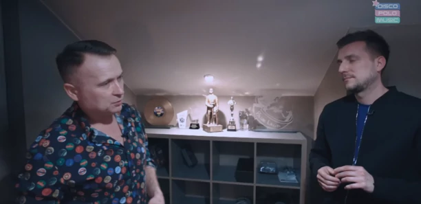 Gwiazdor disco polo pokazał swój dom! Jest skromnie i pięknie?! Jego wnętrze zaskakuje!