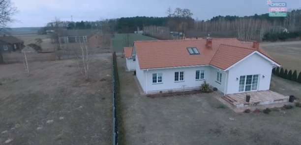 Gwiazdor disco polo pokazał swój dom! Jest skromnie i pięknie?! Jego wnętrze zaskakuje!