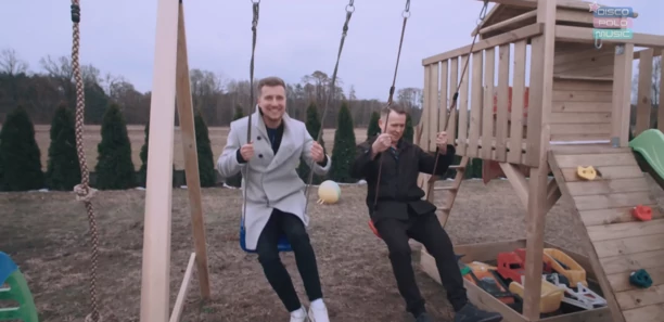 Gwiazdor disco polo pokazał swój dom! Jest skromnie i pięknie?! Jego wnętrze zaskakuje!