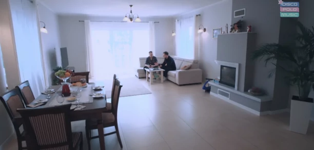 Gwiazdor disco polo pokazał swój dom! Jest skromnie i pięknie?! Jego wnętrze zaskakuje!