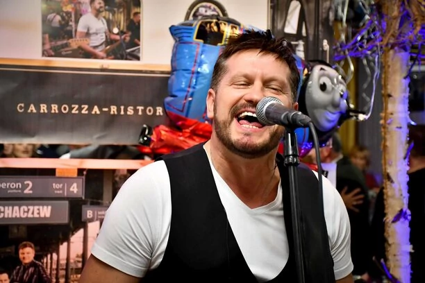 Mariusz Winnicki z zespołu Classic najprzystojniejszym wokalistą disco polo?! Zobaczcie zdjęcia! Artysta jest obiektem westchnień wielu kobiet!  