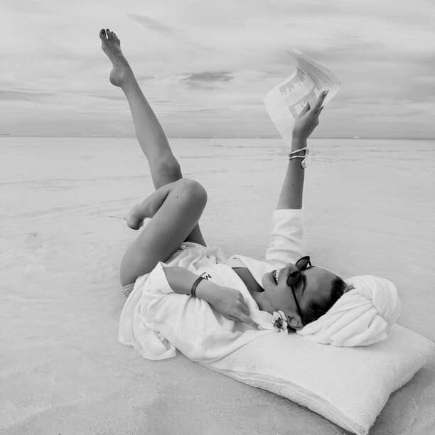 Wokalistka disco polo rozpala sieć! Tak Paula Karpowicz-Zimecka bawi się na Zanzibarze!