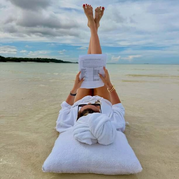 Wokalistka disco polo rozpala sieć! Tak Paula Karpowicz-Zimecka bawi się na Zanzibarze!