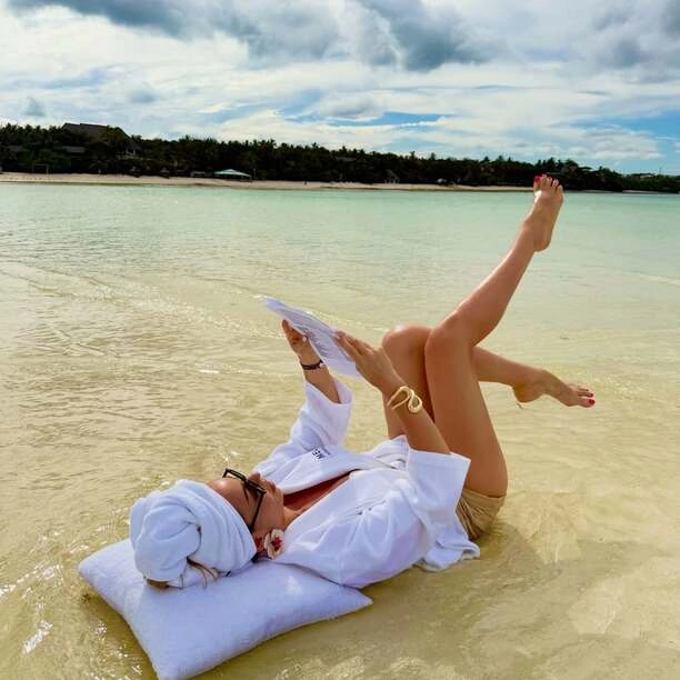 Wokalistka disco polo rozpala sieć! Tak Paula Karpowicz-Zimecka bawi się na Zanzibarze!