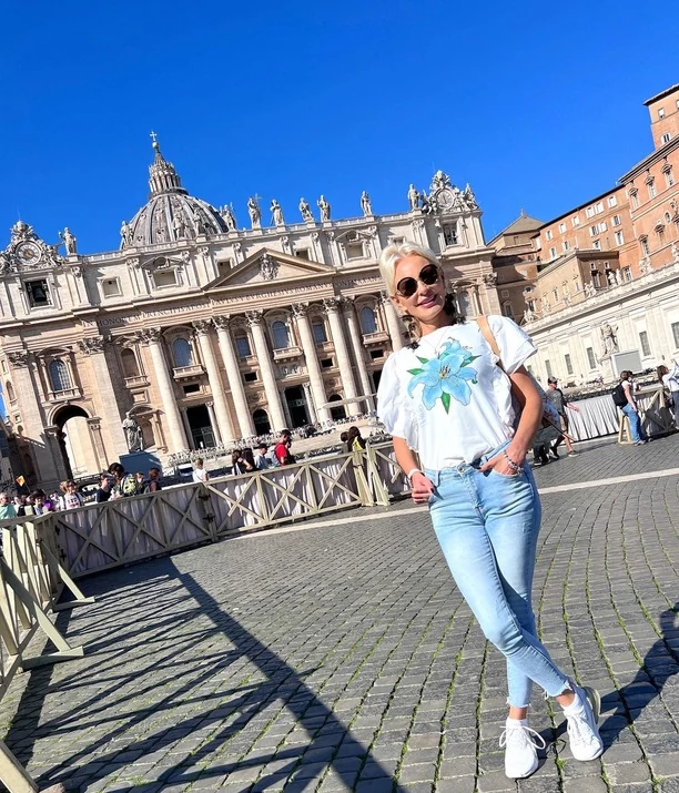 Co z karierą? Znana wokalistka disco polo wyleciała do Rzymu! Wiemy, co tam robi! 