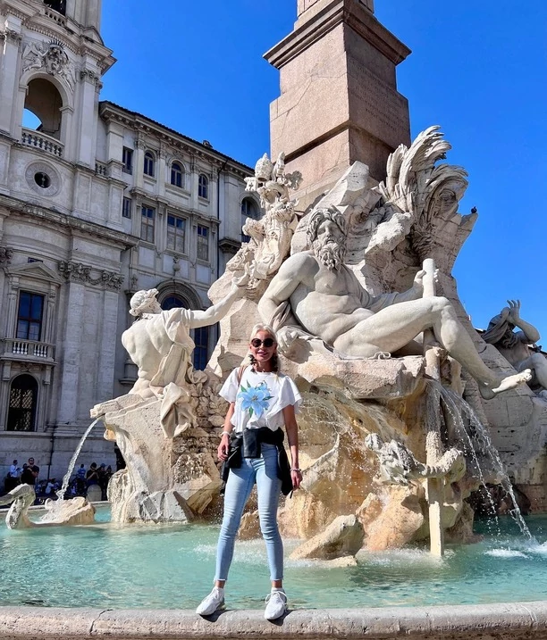 Co z karierą? Znana wokalistka disco polo wyleciała do Rzymu! Wiemy, co tam robi! 