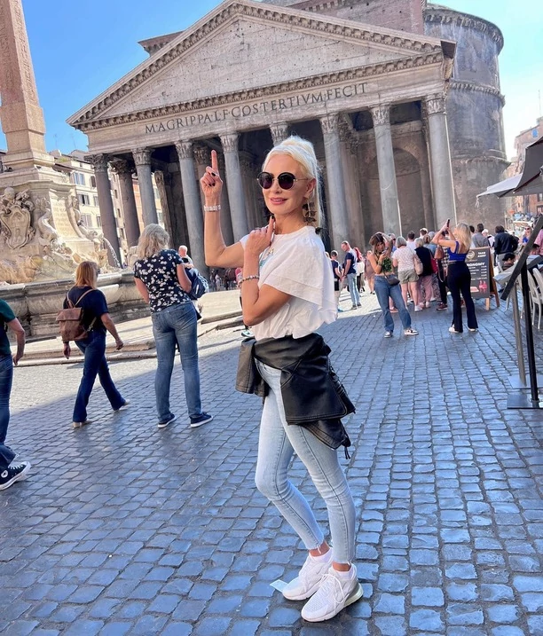 Co z karierą? Znana wokalistka disco polo wyleciała do Rzymu! Wiemy, co tam robi! 