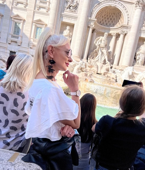 Co z karierą? Znana wokalistka disco polo wyleciała do Rzymu! Wiemy, co tam robi! 