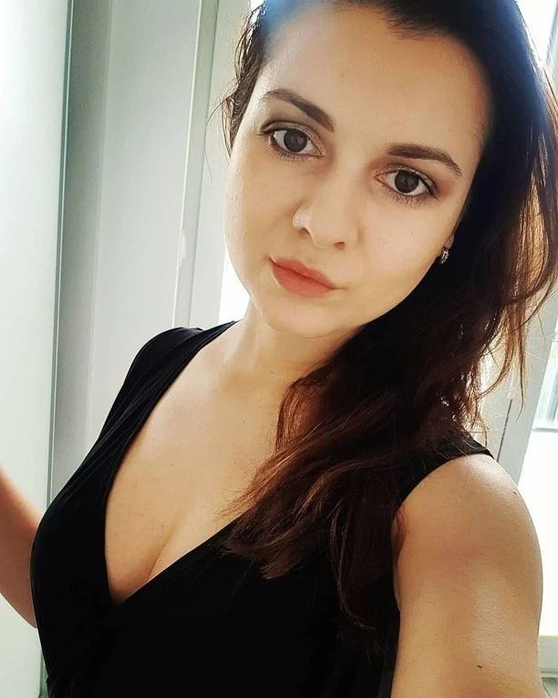 Bardzo odważne zdjęcie uroczej wokalistki disco polo podbija sieć! Kształtny biust artystki wywołał lawinę komentarzy! 