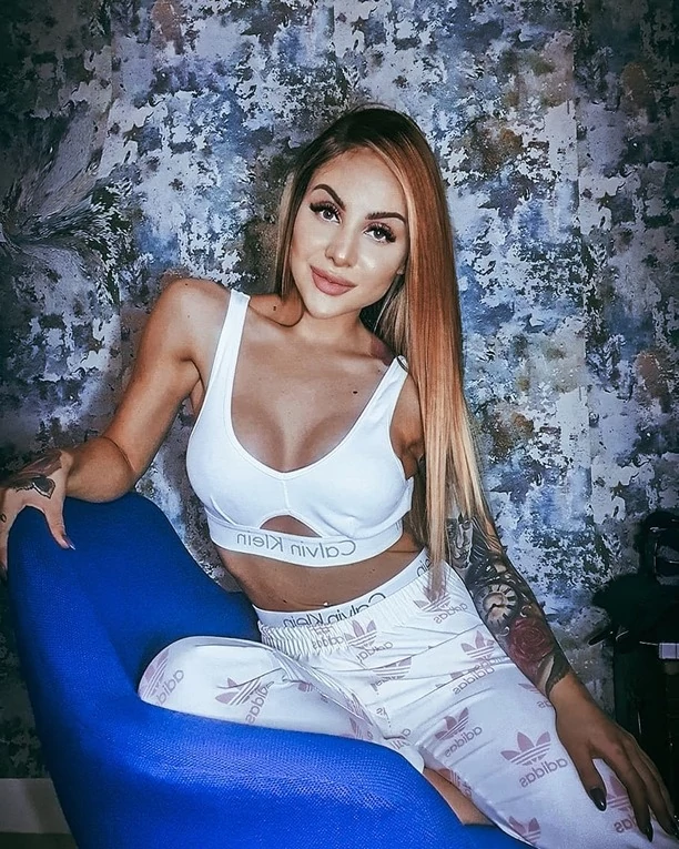 Mocne zagranie nagością?! Urocza gwiazda disco polo pokazała piersi! Fani „Sama słodycz„