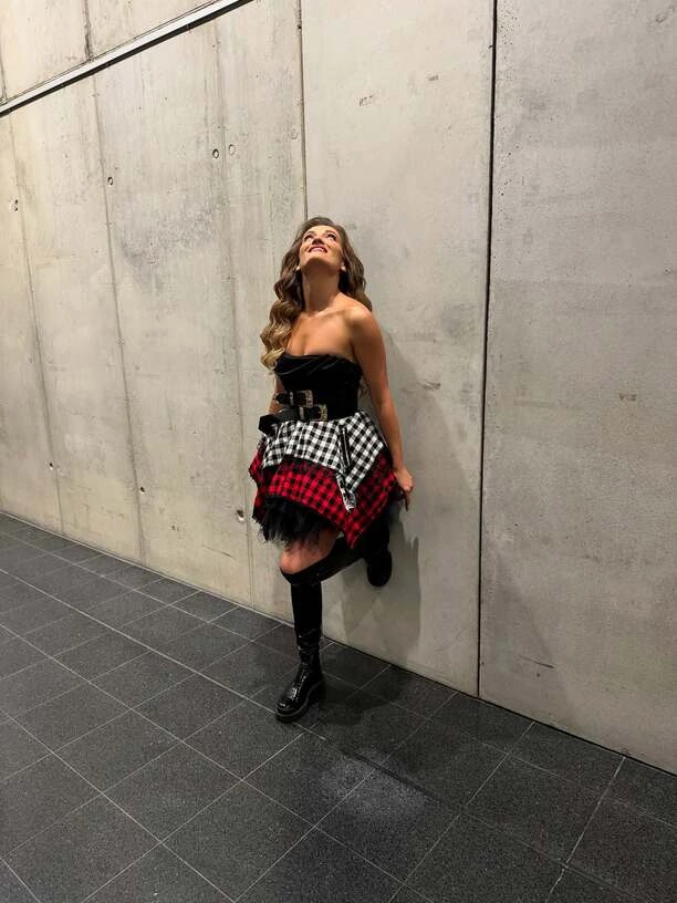 Gwiazda disco polo Energy Girls na ustach wszystkich. Paulina Banaszek w śmiałej kreacji z głębokim dekoltem