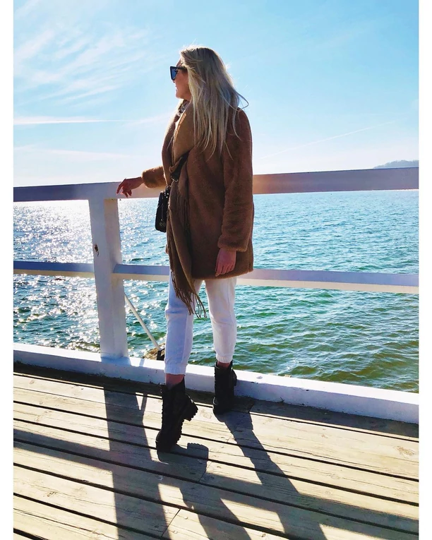 Rajskie wakacje odeszły w odstawkę?! Znana wokalistka disco polo bawi się nad polskim morzem! 