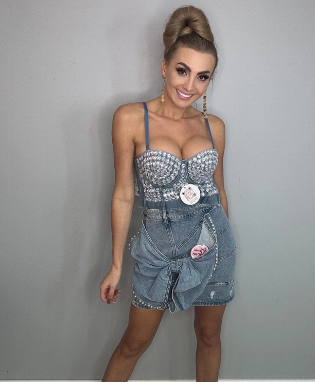 Joanna Narożna zachwyca ogromnym dekoltem! Piersi na pierwszym planie!