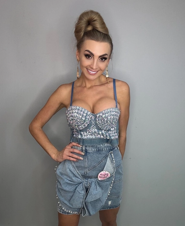 Joanna Narożna zachwyca ogromnym dekoltem! Piersi na pierwszym planie!