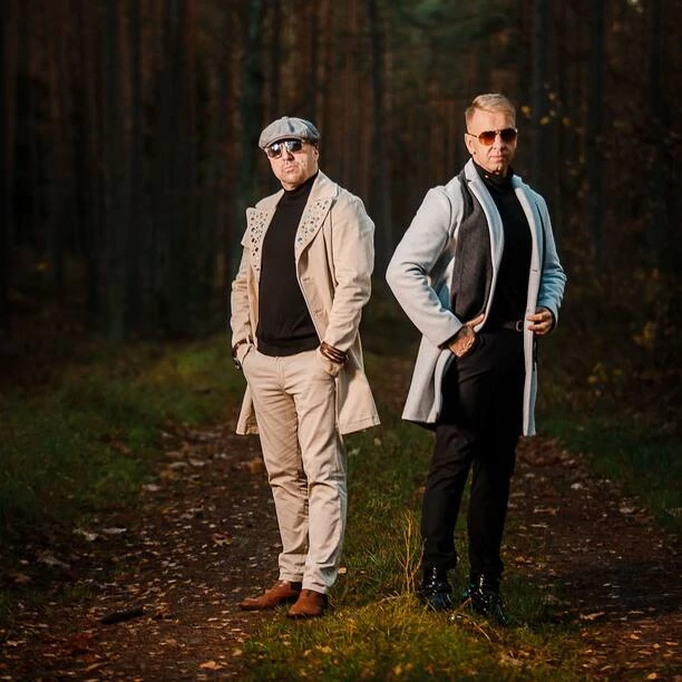 Popularne gwiazdy disco polo w brytyjskim serialu PEAKY BLINDERS?! Zaskakujące zdjęcia z planu Marka Lemieszka i Marcina Millera!