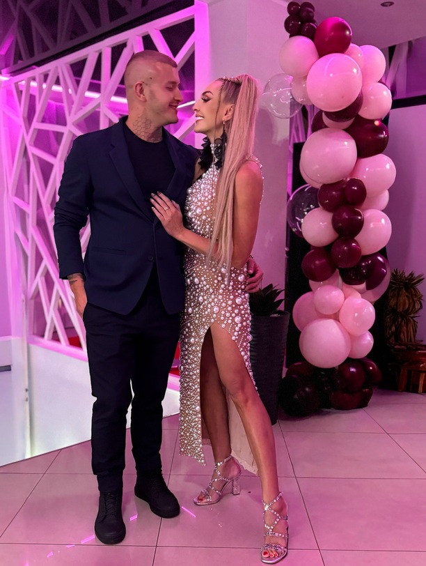 Plik Joanna-Narozna-w-kreacji-z-rozcieciem-1.jpg