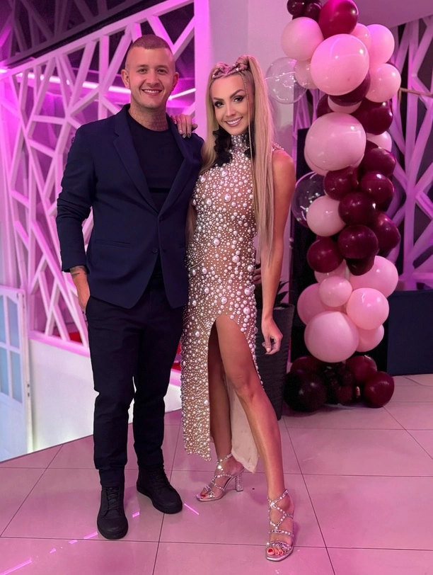 Olśniewająca Joanna Narożna w kreacji z rozcięciem. Tak wygląda prawdziwa królowa stylu!