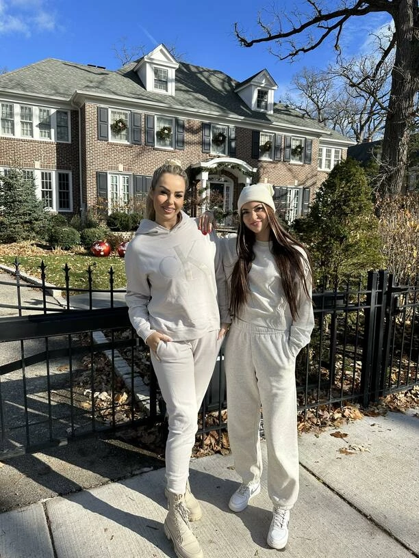 Angelika Żmijewska i Paula Karpowicz-Zimecka zwiedzają USA! Były pod domem z filmu „Kevin sam w domu„!