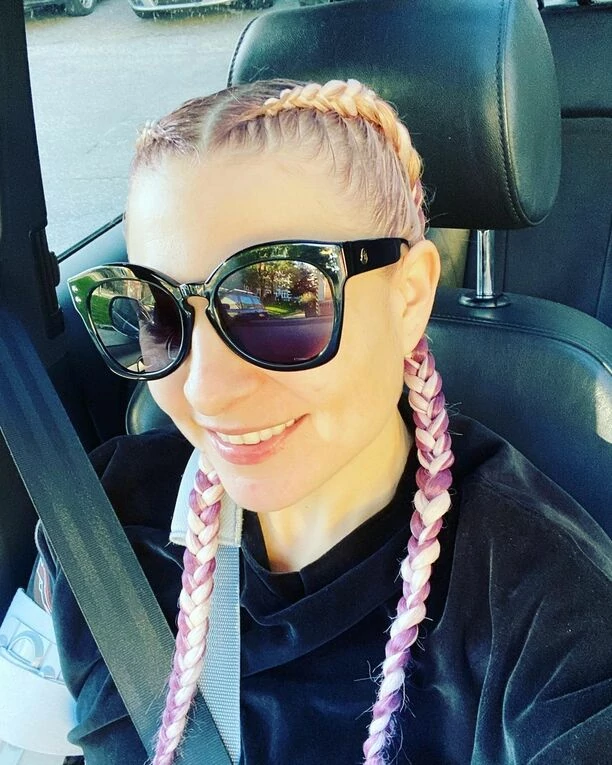 Magda Narożna - Piękni i Młodzi na ustach wszystkich. Obłędna metamorfoza gwiazdy disco polo podbija internet! 
