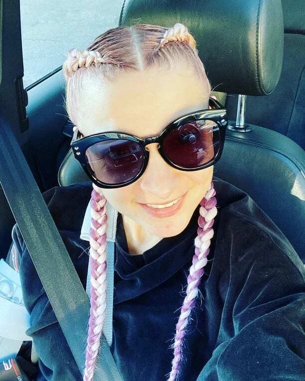 Magda Narożna - Piękni i Młodzi na ustach wszystkich. Obłędna metamorfoza gwiazdy disco polo podbija internet! 
