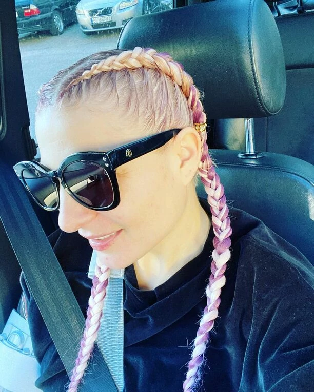 Magda Narożna - Piękni i Młodzi na ustach wszystkich. Obłędna metamorfoza gwiazdy disco polo podbija internet! 
