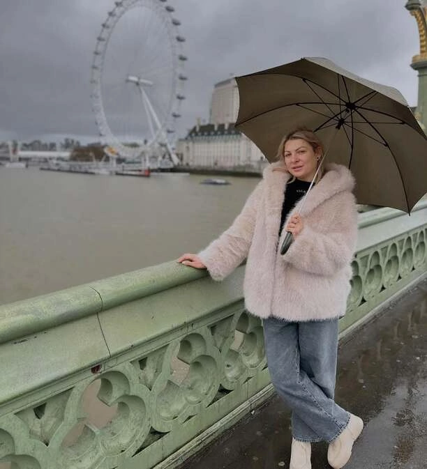 Magdalena Narożna z Piękni i Młodzi uciekła z Polski? Gwiazda disco polo pokazała zdjęcia z Londynu