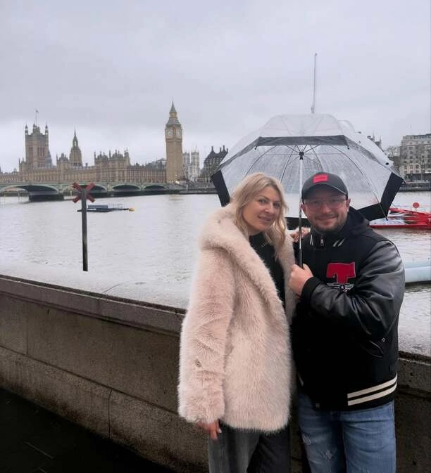 Magdalena Narożna z Piękni i Młodzi uciekła z Polski? Gwiazda disco polo pokazała zdjęcia z Londynu