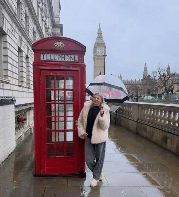 Magdalena Narożna z Piękni i Młodzi uciekła z Polski? Gwiazda disco polo pokazała zdjęcia z Londynu