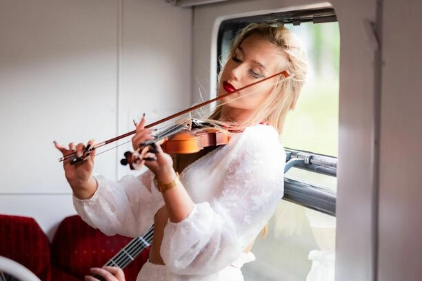 Szok! Gwiazdor disco polo Kordian wynajął pociąg! Wiemy, co się stało i dlaczego zdecydował się na taki krok! Co na to fani? 