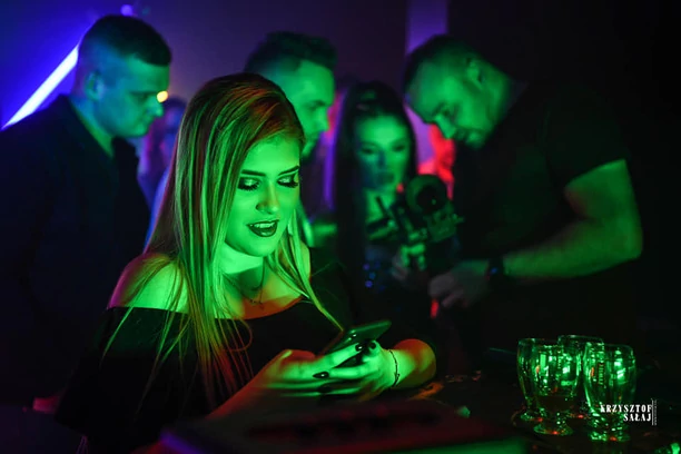 Ten duet będzie hitem? „Po nocach szlocha„ nowym przebojem latino od zespołów O To Chodzi oraz Explozja?