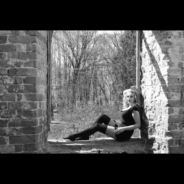 Gorąca, seksowna, tajemnicza sesja wokalistki disco polo! Skorusa zachwyca!