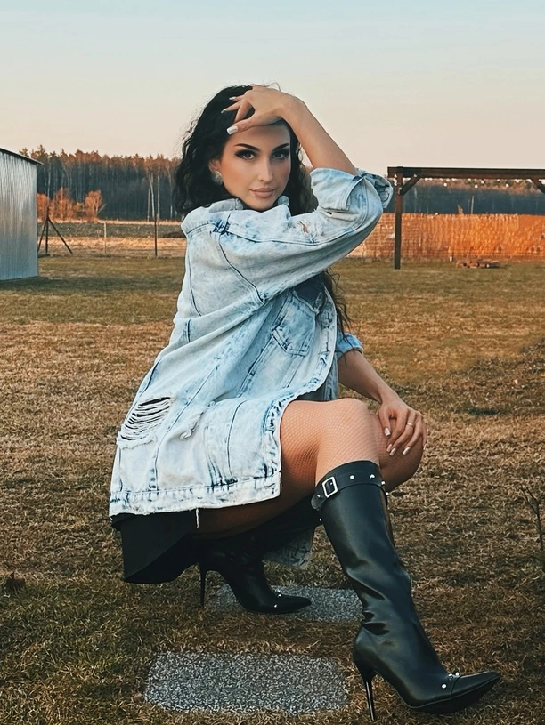 Tak wygląda Bikiny dziś. Jej stylizacja z nowych zdjęć wywołała poruszenie w disco polo