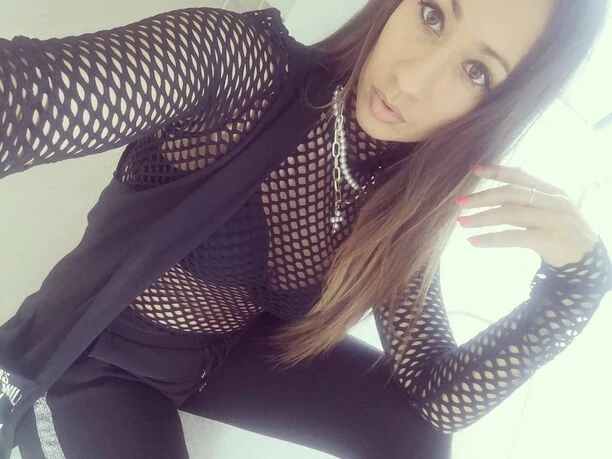 Ogromna metamorfoza popularnej wokalistki disco polo! Gwiazda zafundowała sobie różowe włosy?! 