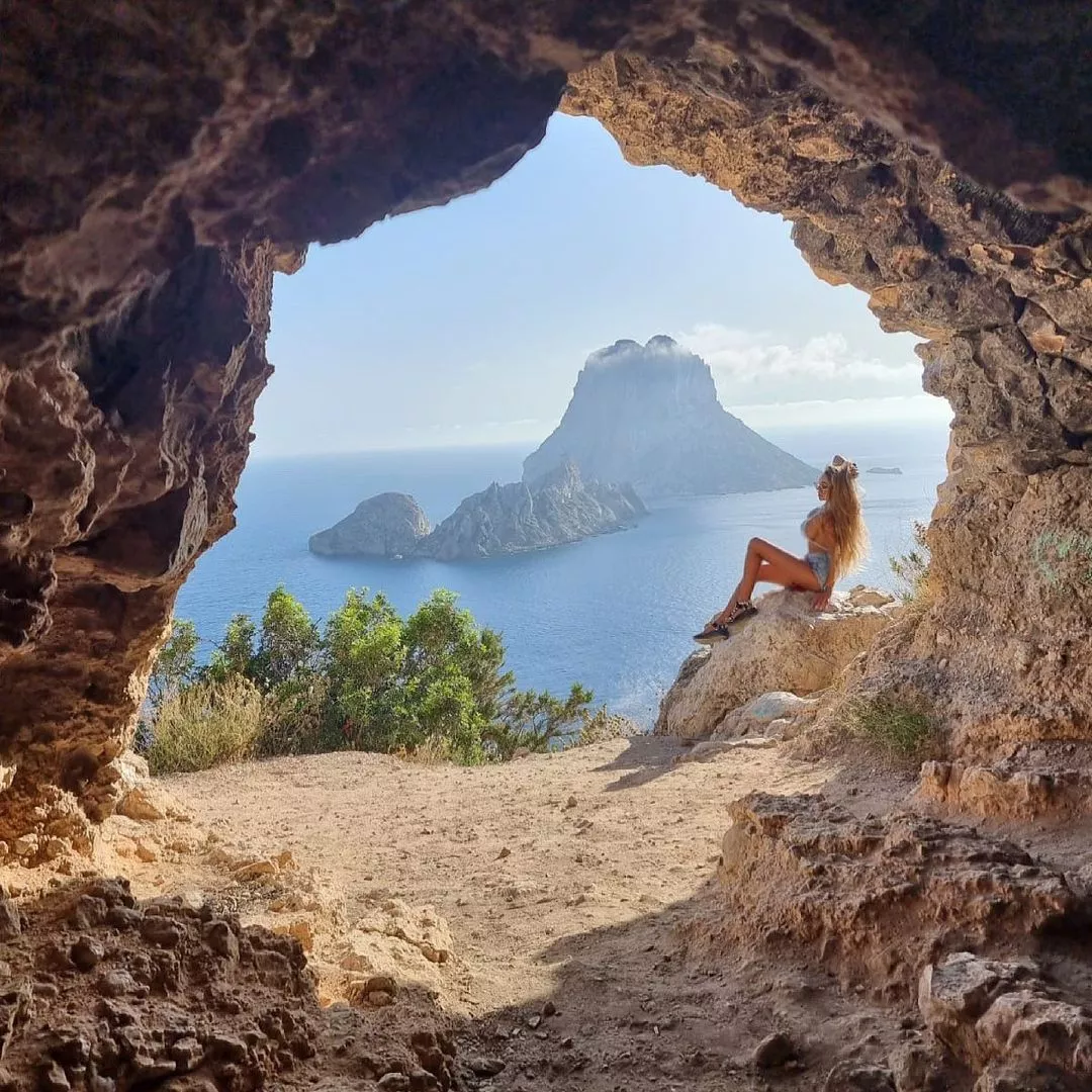 Cudowna gwiazdeczka disco polo kusi gorącym ciało na Ibizie! Artystka zachwyca strojem kąpielowym! 
