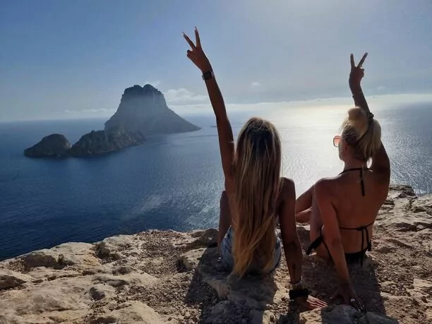 Cudowna gwiazdeczka disco polo kusi gorącym ciało na Ibizie! Artystka zachwyca strojem kąpielowym! 