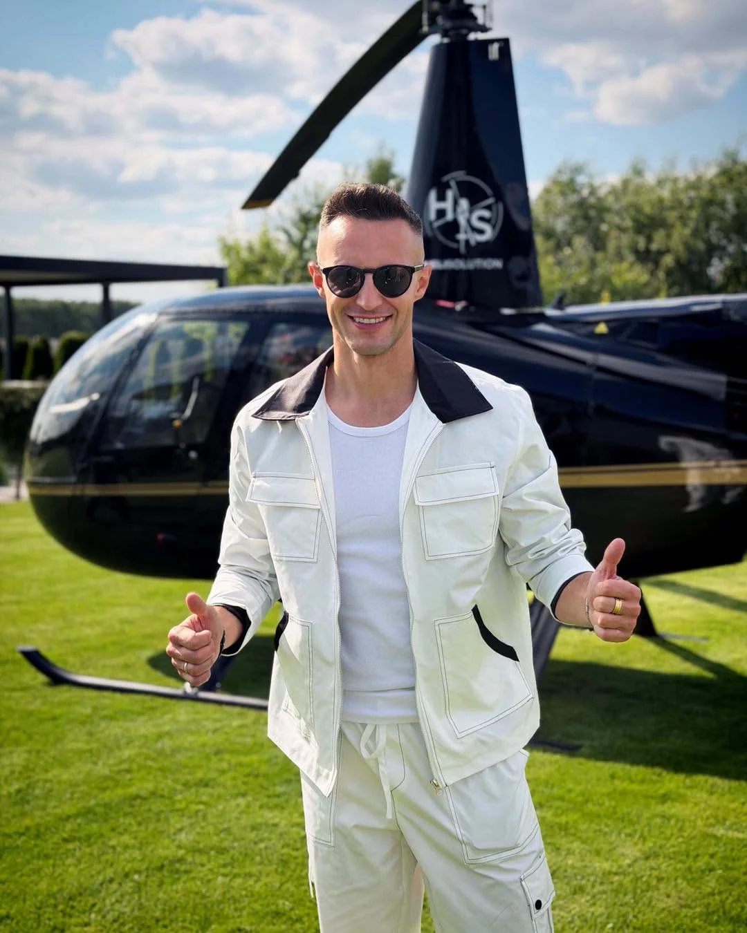 Gwiazda disco polo Kuba Urbański z Playboys ma własny helikopter?
