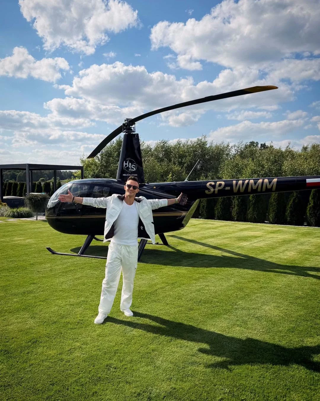 Gwiazda disco polo Kuba Urbański z Playboys ma własny helikopter?