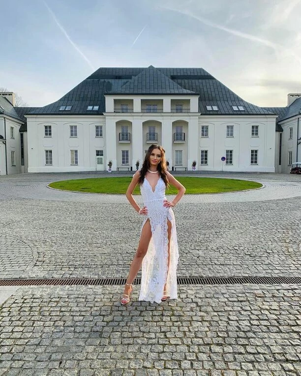 To najlepiej ubrane wokalistki disco polo? Milena, Marlena i Klaudia z formacji Szpilki szokują kreacjami! Fani komentują!
