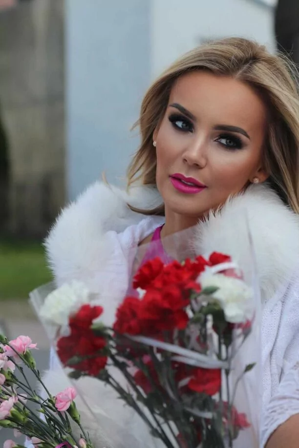 Wesele rodem z PRL-u! Gwiazda disco polo w roli śpiewającej druhny! Ta nowość podbije internet?!